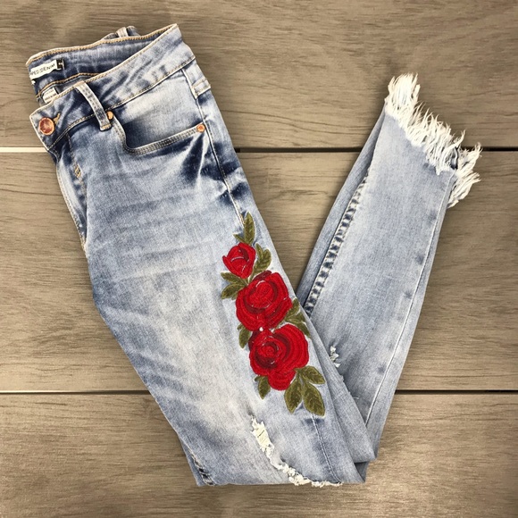 Revamped denim cropped jean embroidered roses 00 - Picture 2 of 12